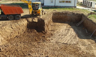 Рытье котлованов под фундамент в Дальнереченске – цена от 2552 руб. за м3 | 2Землекопа-Длн