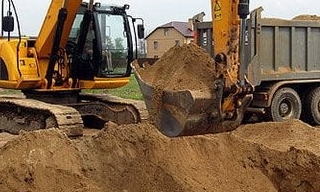 Выкопать яму экскаватором в Дальнереченске от 919 руб. - 2Землекопа-Длн